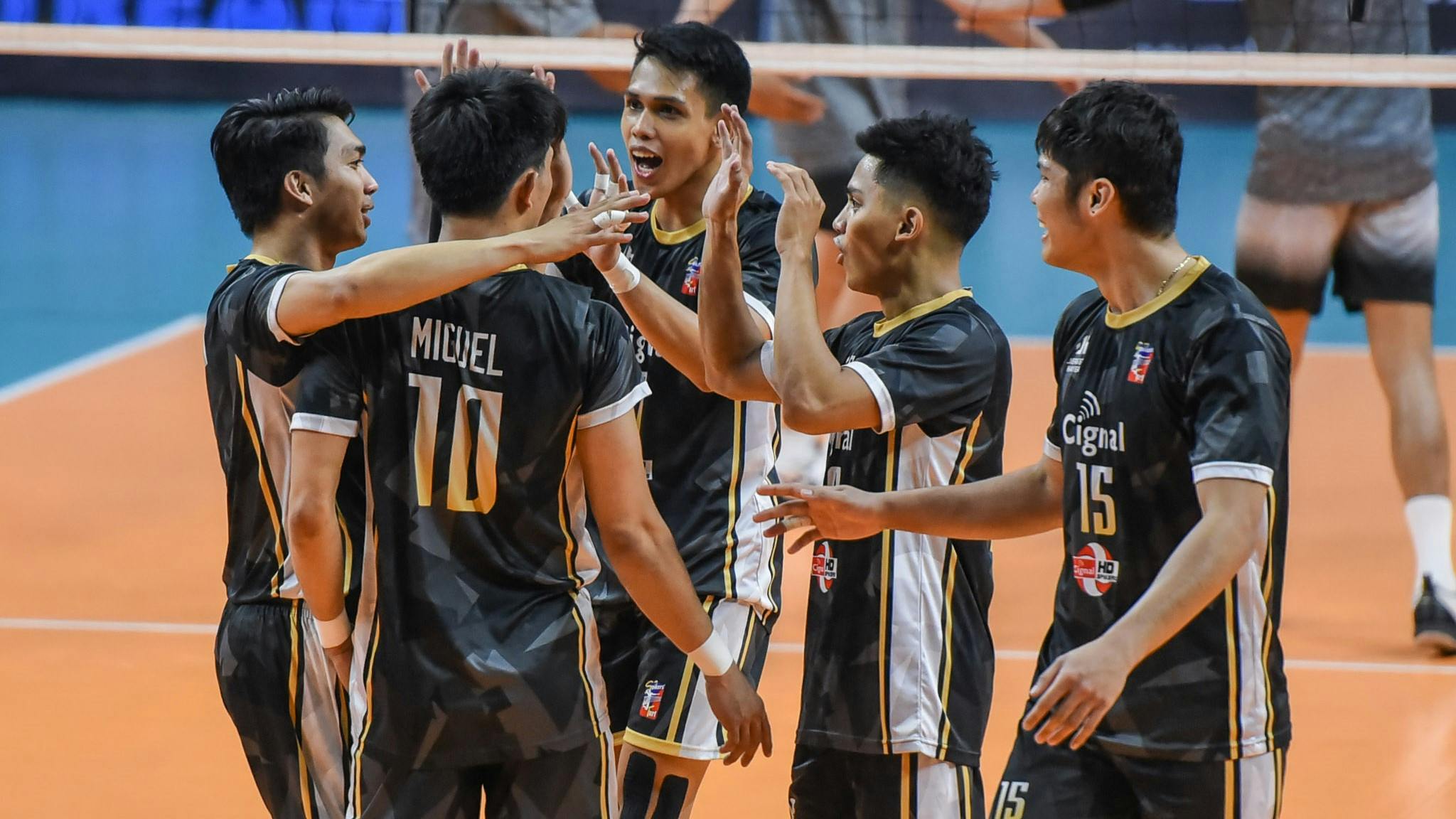Cignal completes historic, undefeated run to rule Spikers’ Turf Open Conference 